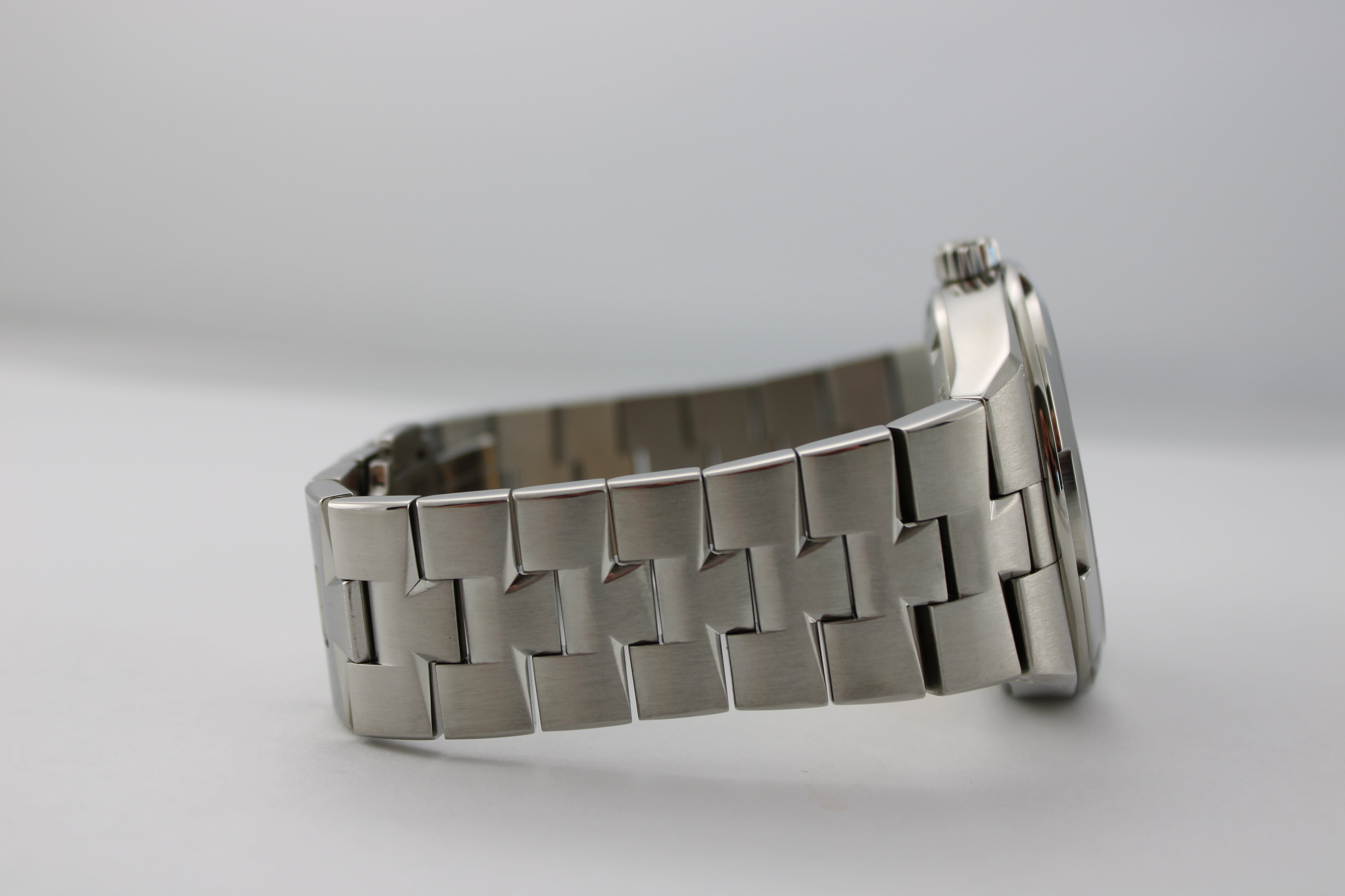 Vacheron Constantin Overseas Black 4500V Stainless Steel 41mm Watch SKU: JLAMGM0226904