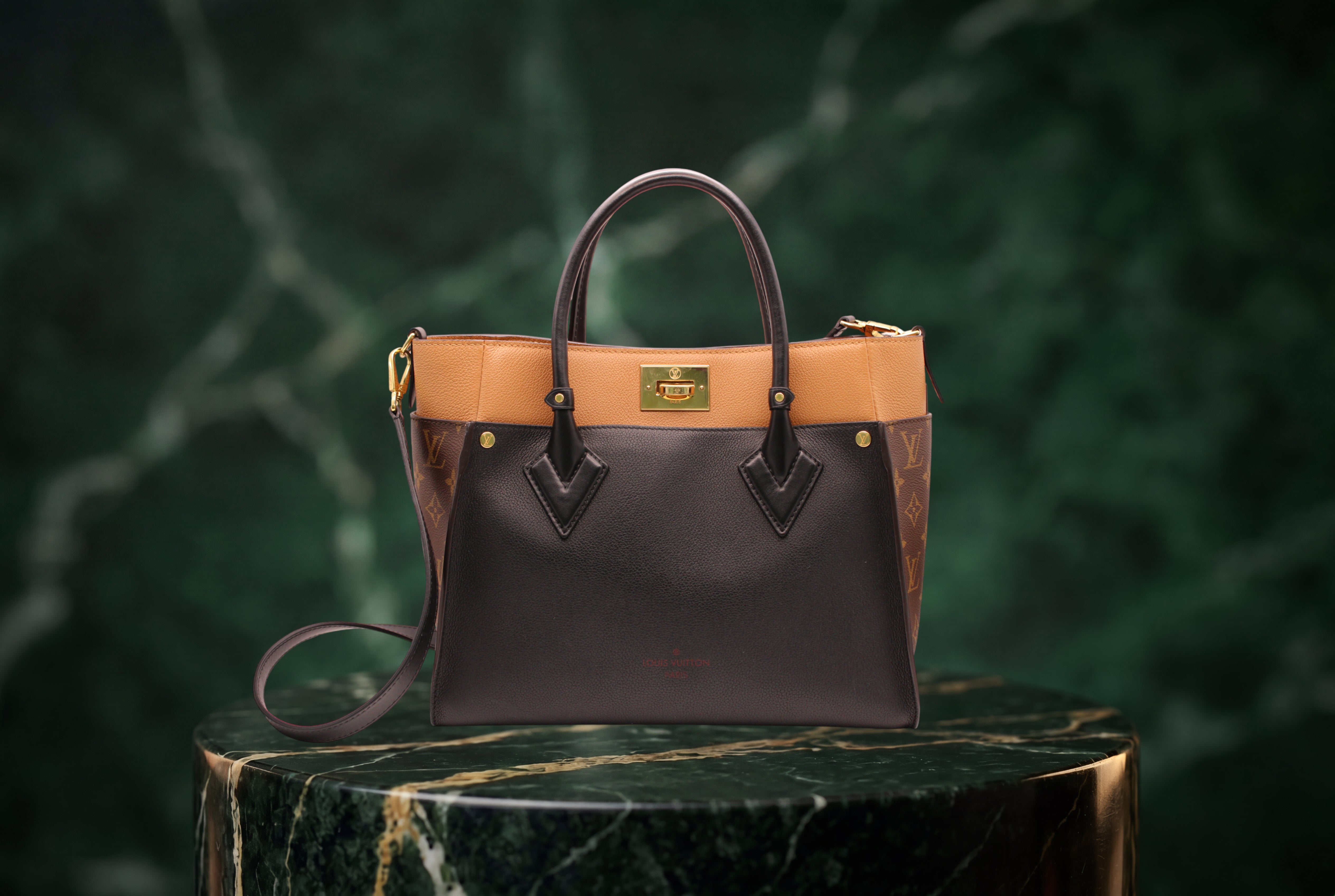 Louis Vuitton On My Side MM Noir Leather Bag M53823
